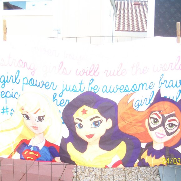 Twin Size DC Superhero Girls polyester Sheet Set-Good Condition - Picture 3 of 6